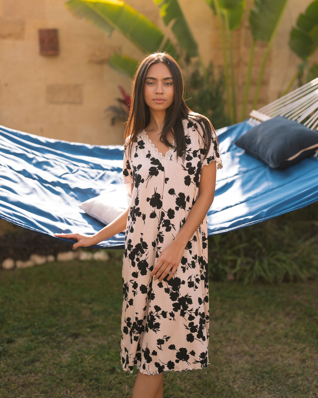 v قميص نص كم كولونه