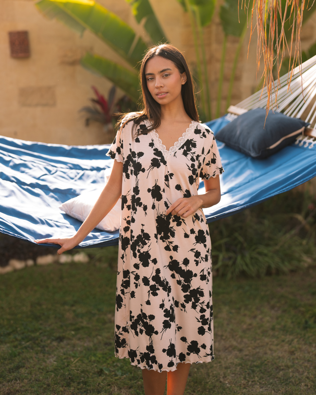 v قميص نص كم كولونه