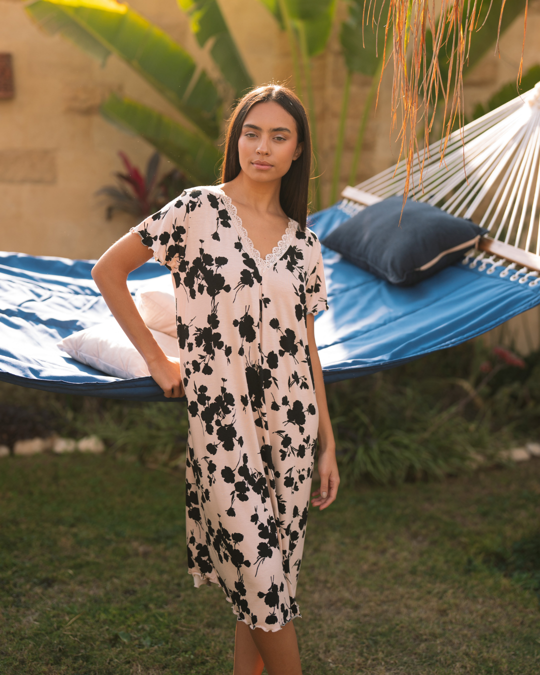 v قميص نص كم كولونه