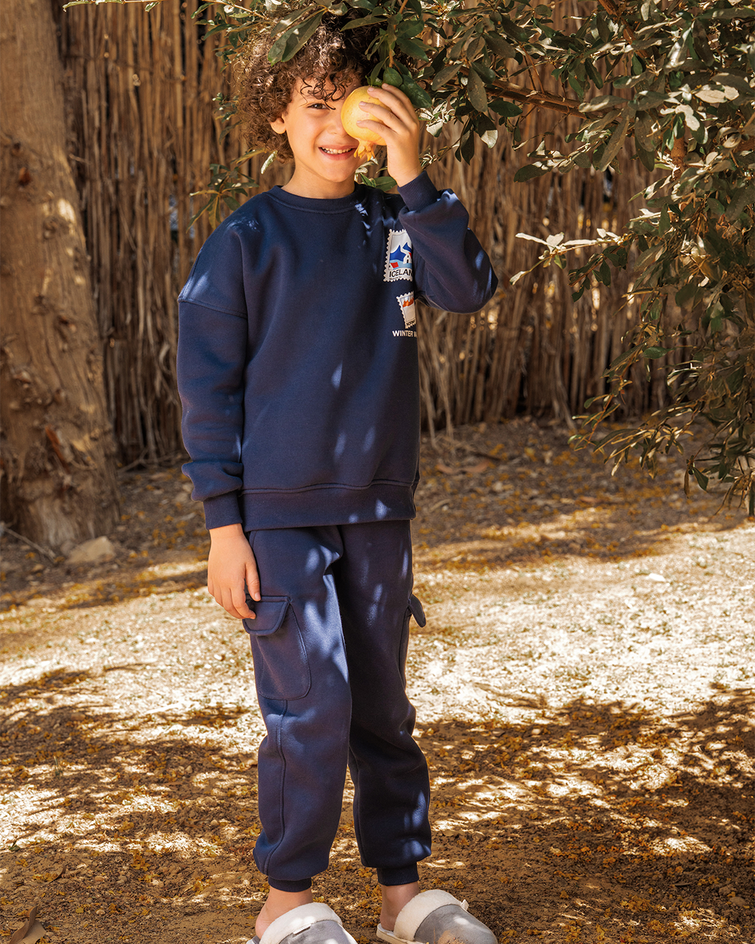 Enfants en pyjamas en Islande enfants