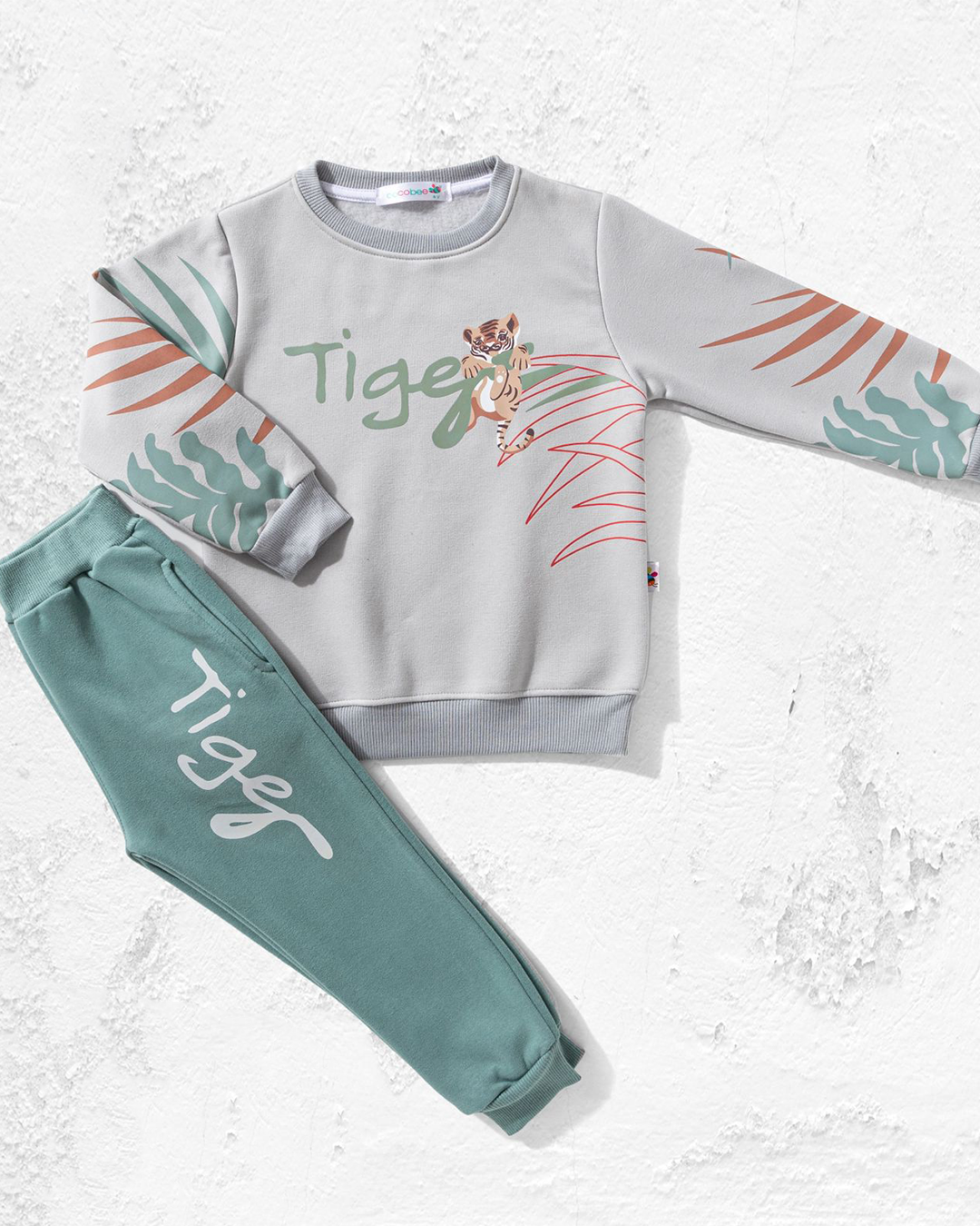 Tiger girls pajamas, medium length, with sleeves and pants