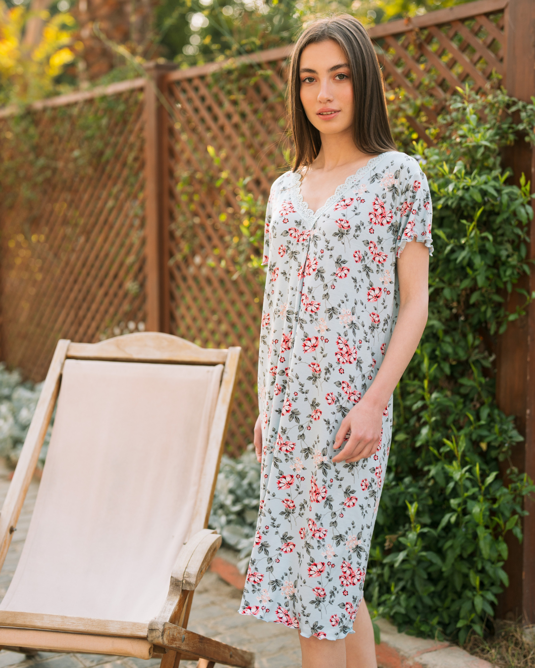 v قميص نص كم كولونه