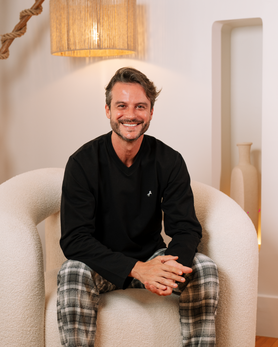 V بيجامة رجالي تطريز علي الصدر الحصان بنطلون كاروهات كستور رقبه