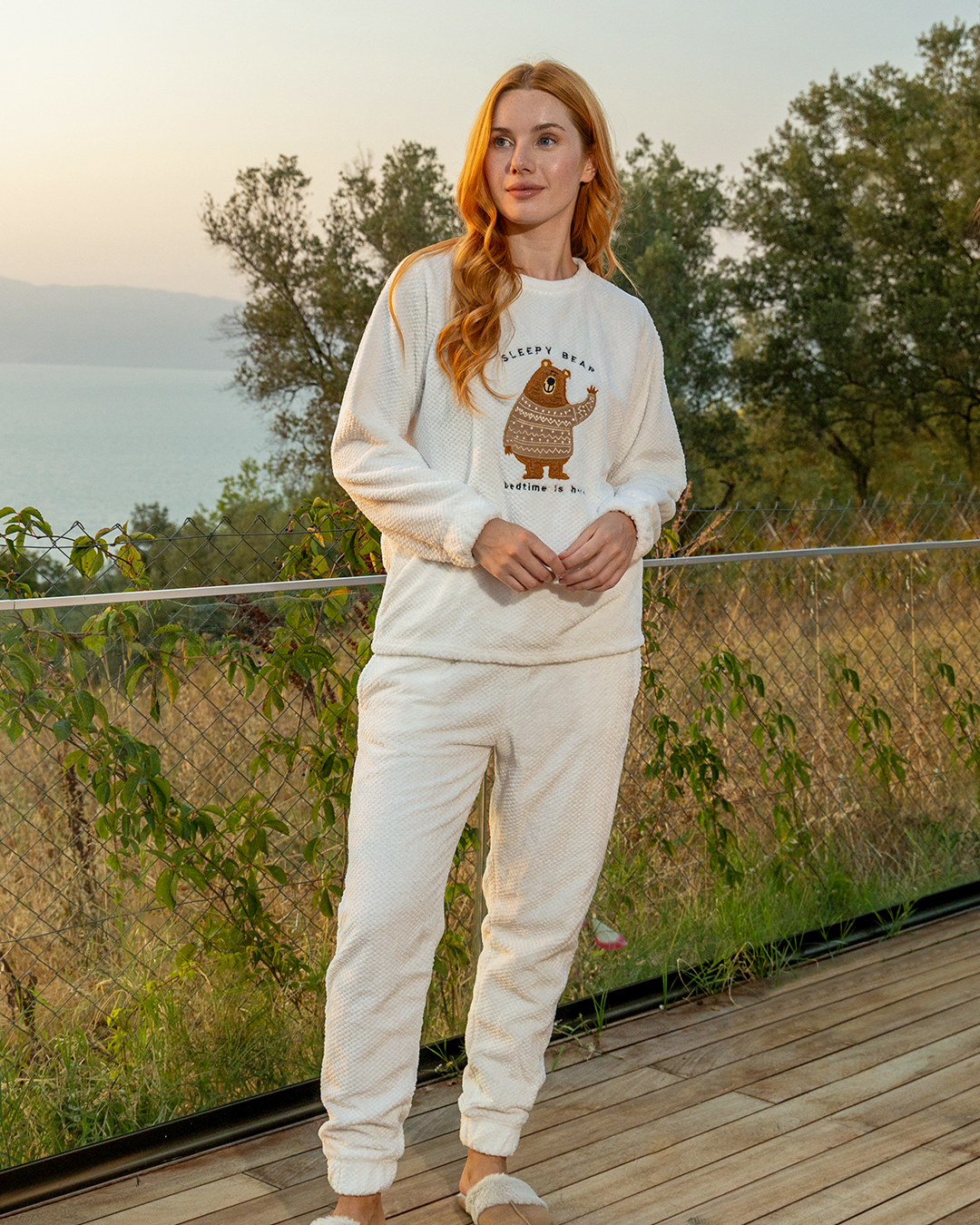 Sleepy brown bear women's long sleeve pajamas