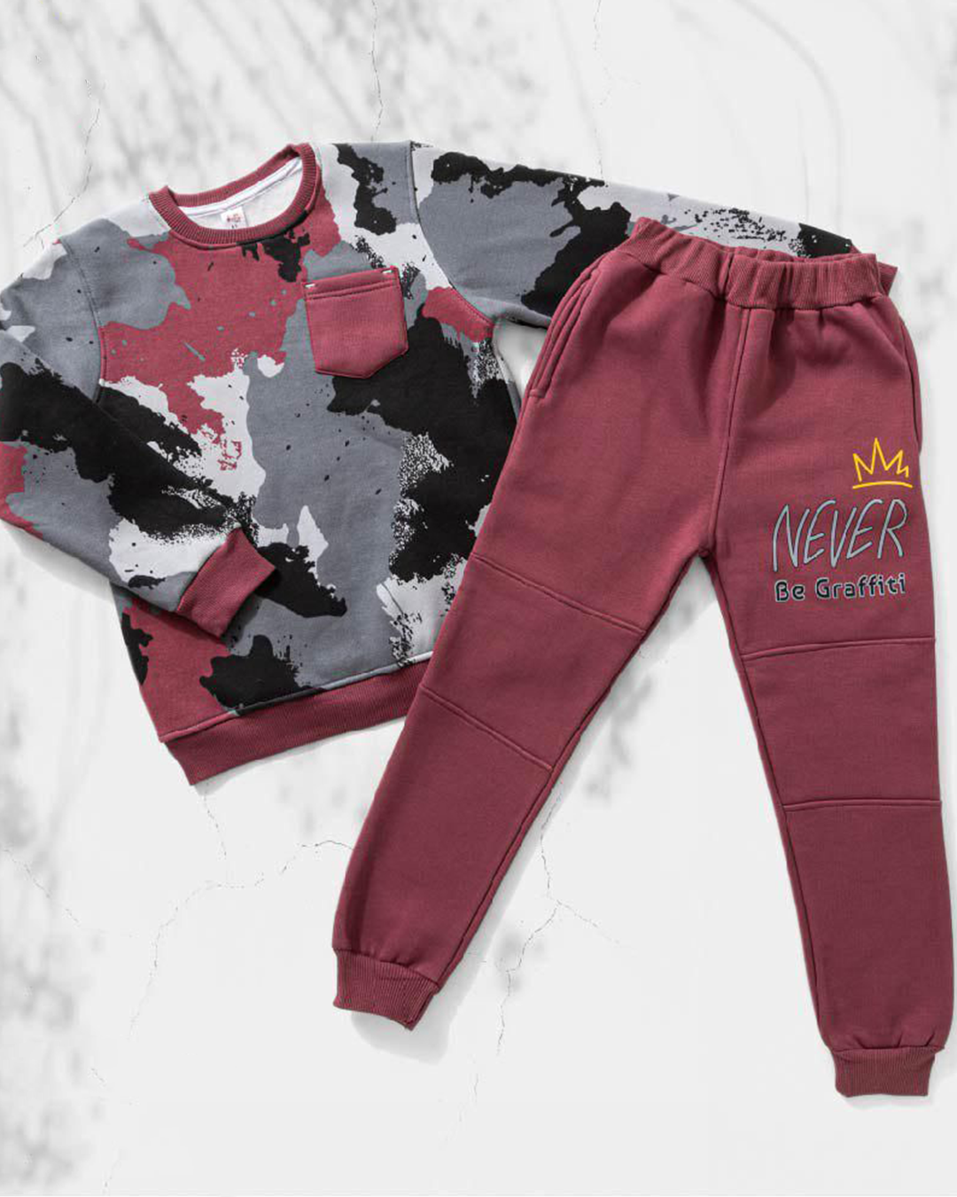 NEVER BE Graffiti بيجامه اولادي وسط بكم وبنطلون الوان