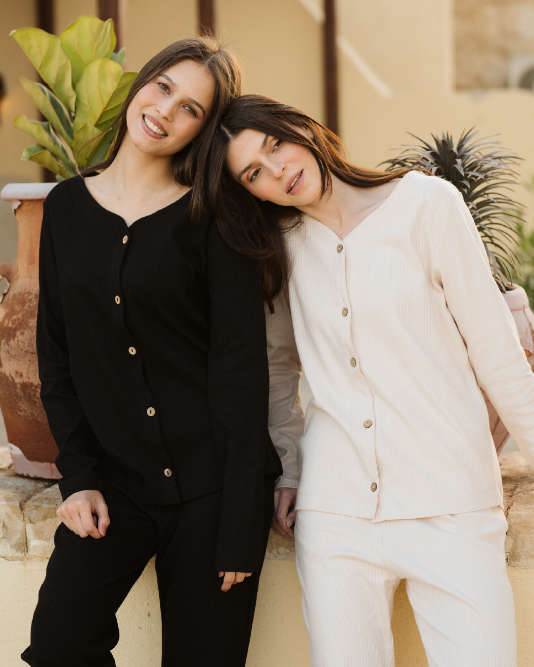 interlock Loung set  طقم حريمي بزراير وبنطلون واسع