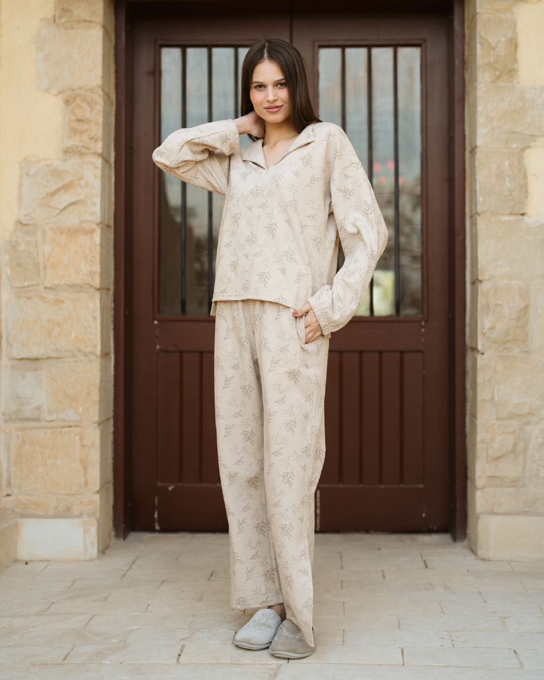 Spring vibes Women's pajamas with long sleeves and trousers with a slit on the side