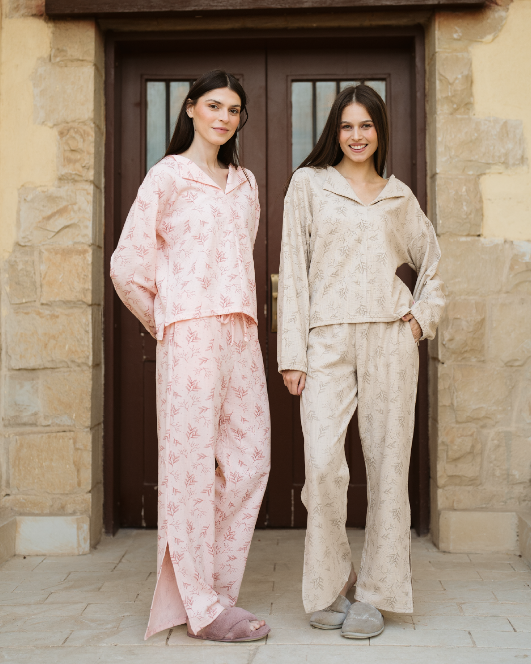 Spring vibes Women's pajamas with long sleeves and trousers with a slit on the side