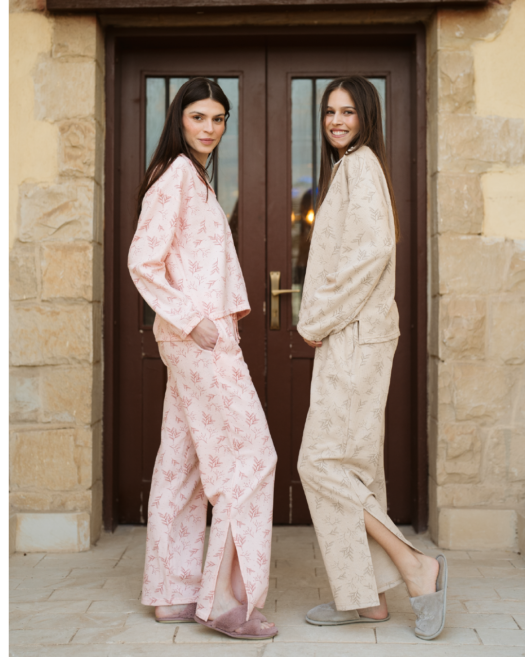 Spring vibes Women's pajamas with long sleeves and trousers with a slit on the side
