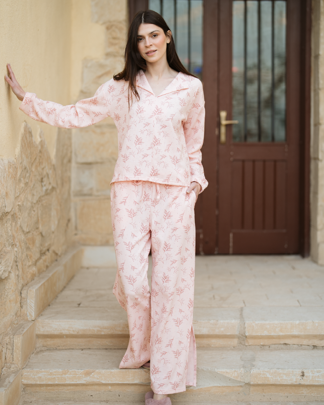 Spring vibes Women's pajamas with long sleeves and trousers with a slit on the side