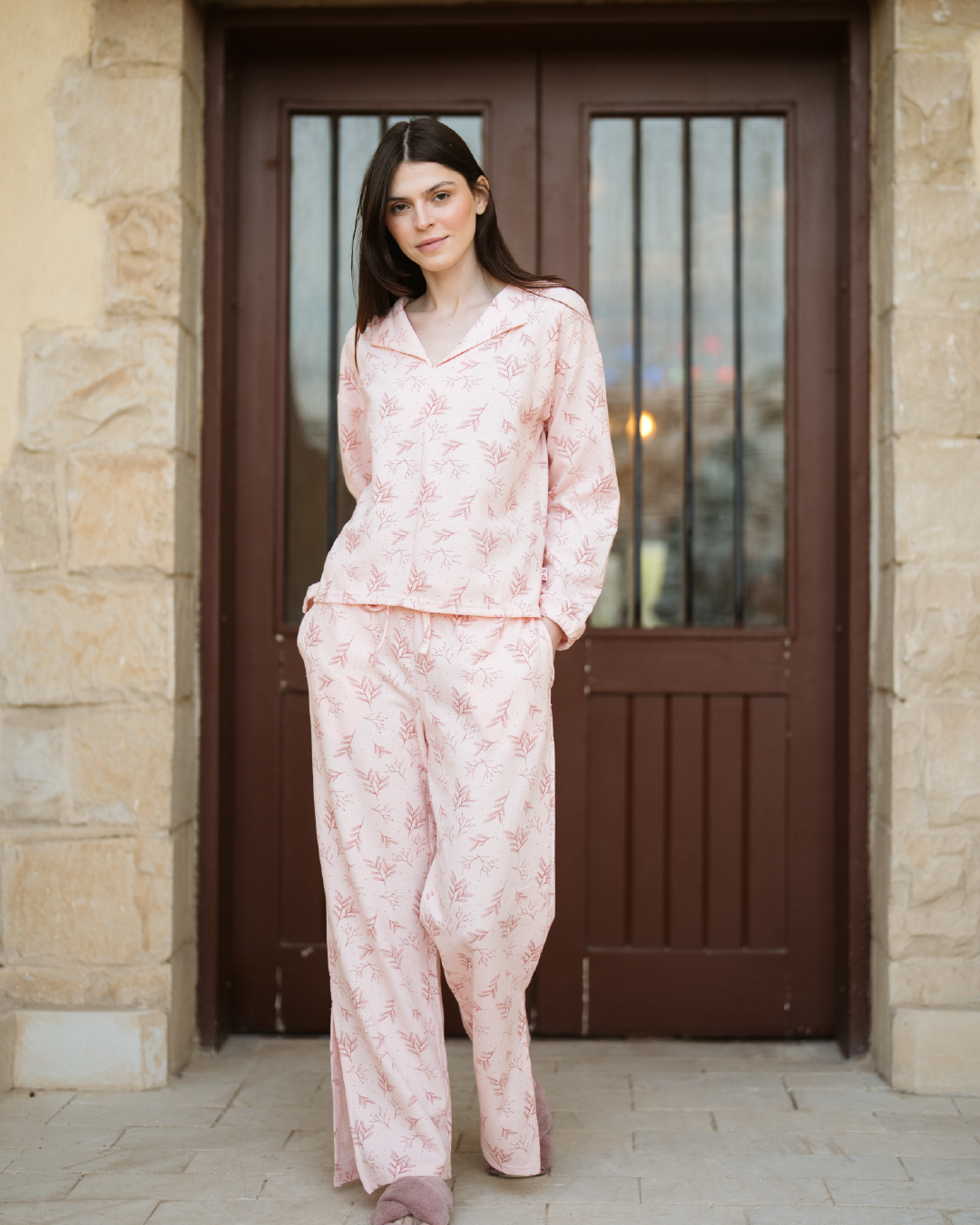 Spring vibes Women's pajamas with long sleeves and trousers with a slit on the side