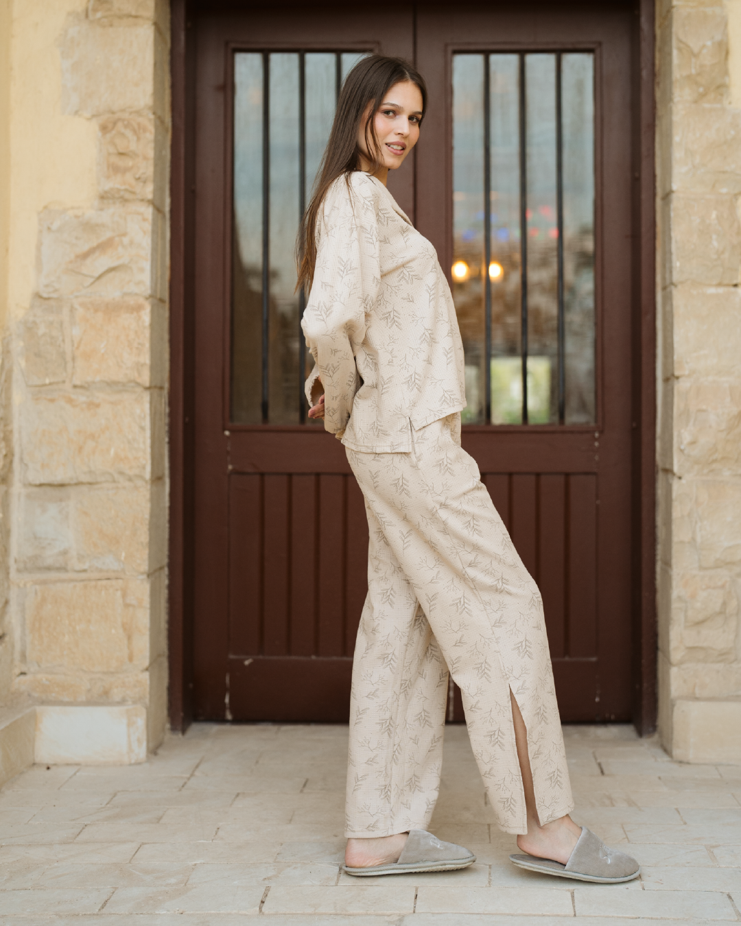 Spring vibes Women's pajamas with long sleeves and trousers with a slit on the side