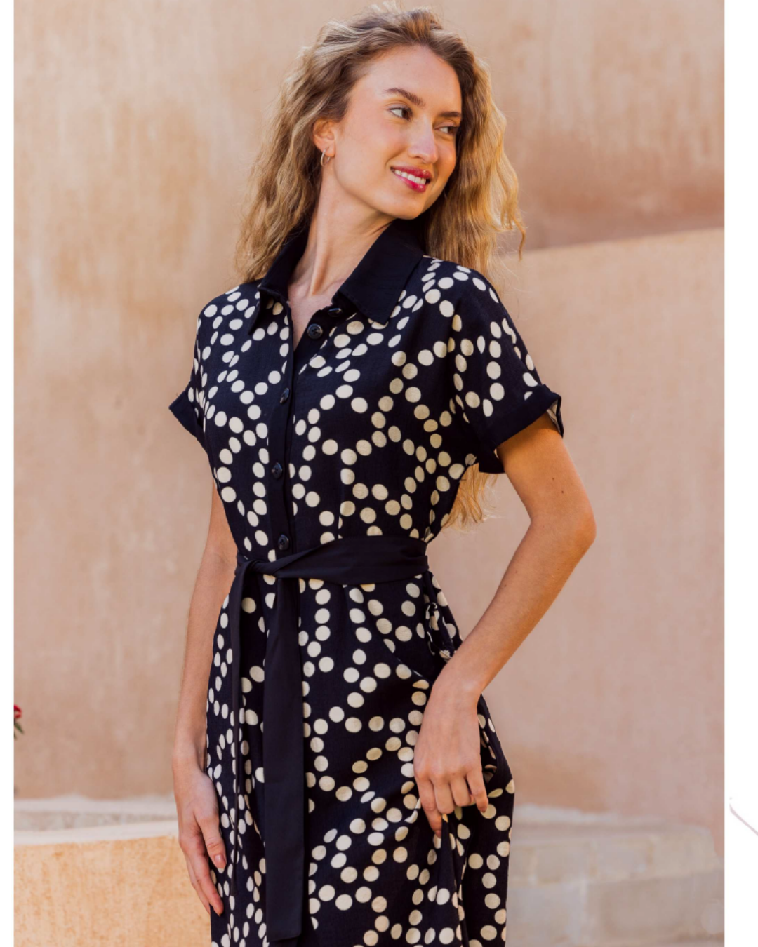 نايت شيرت منقط مفتوح بزراير و حزام