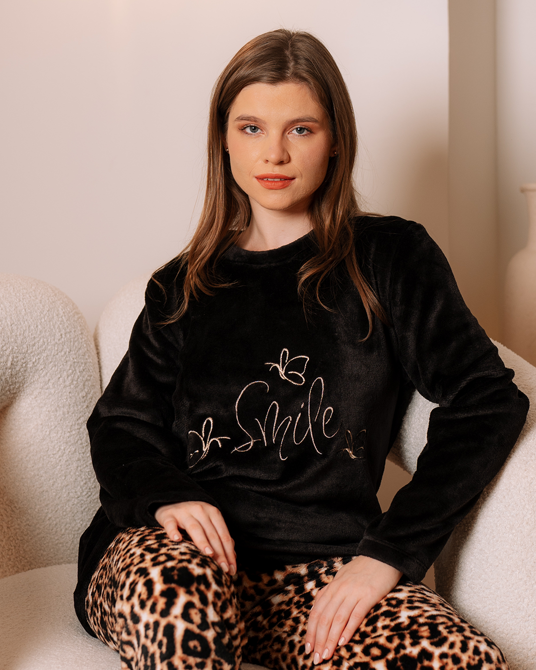 Smile بيجامة حريمي دوران تطريز فراشة علي الصدر  بنطلون تايجر بولار