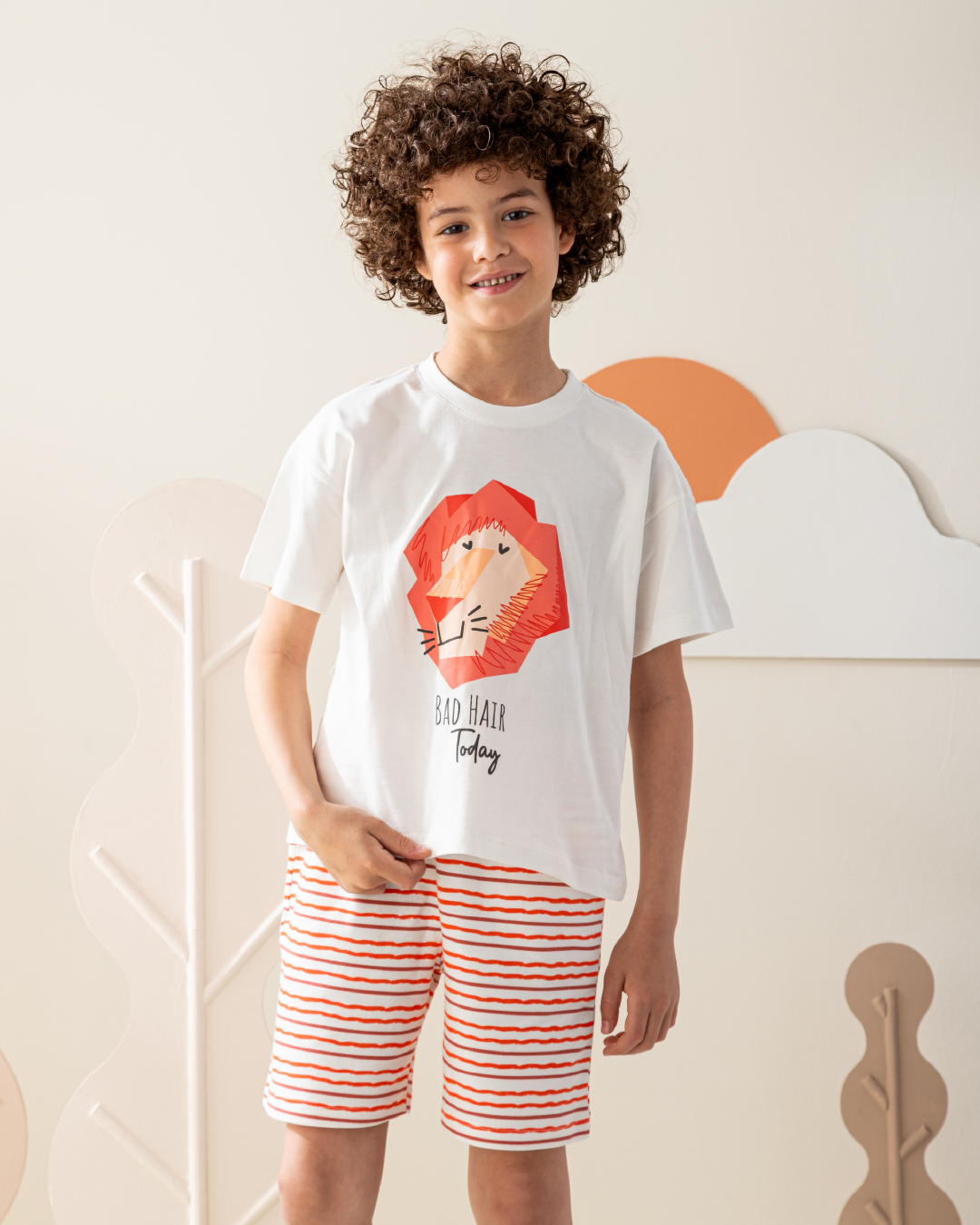 بيجاما نص كم و شورت جاكارد مع طباعه على شكل اسد