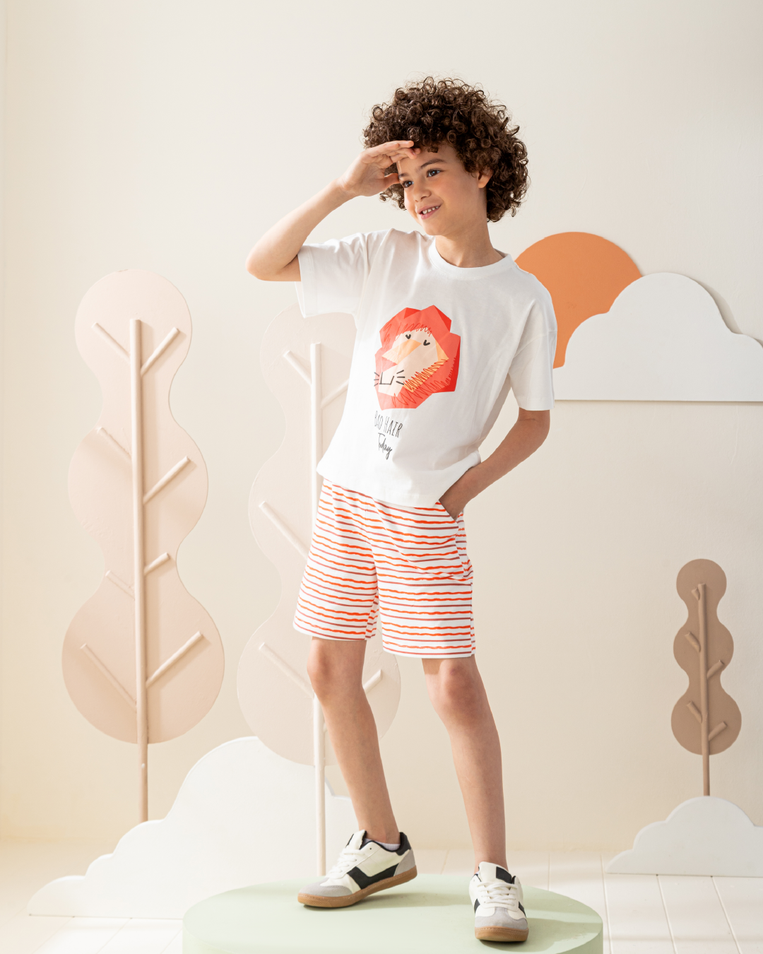 بيجاما نص كم و شورت جاكارد مع طباعه على شكل اسد