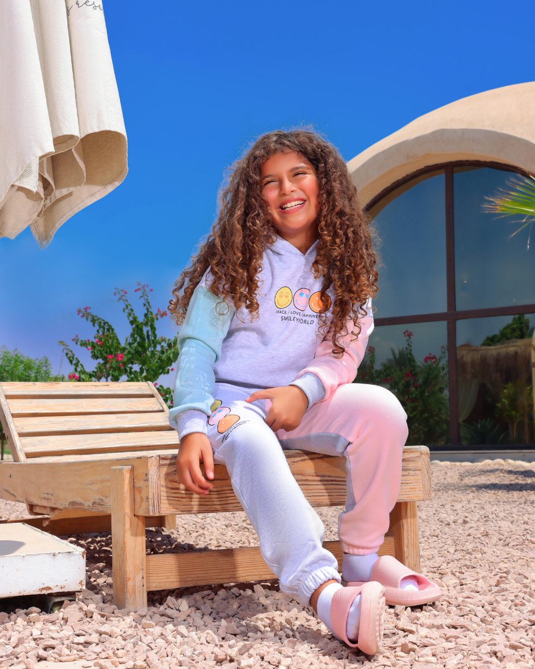 Faces girls' pajamas waitress