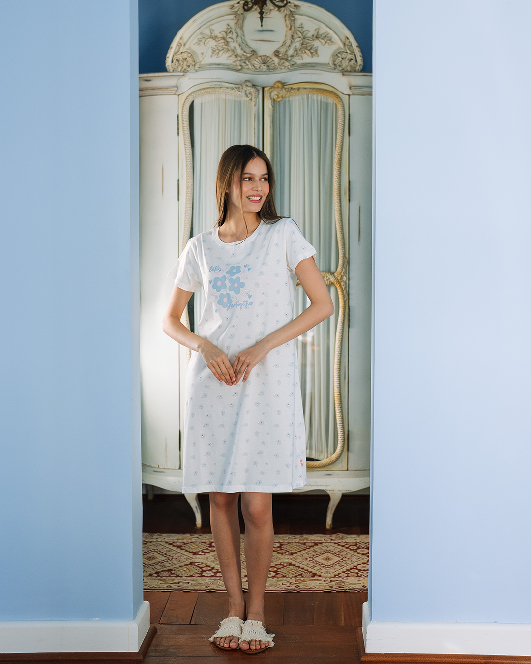 Blue Flowers قميص حريمي نص كم