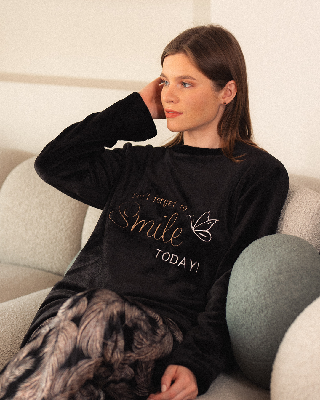 Smile Women's Pajamas Round Neck Embroidery with Polar Leaf Print Pants