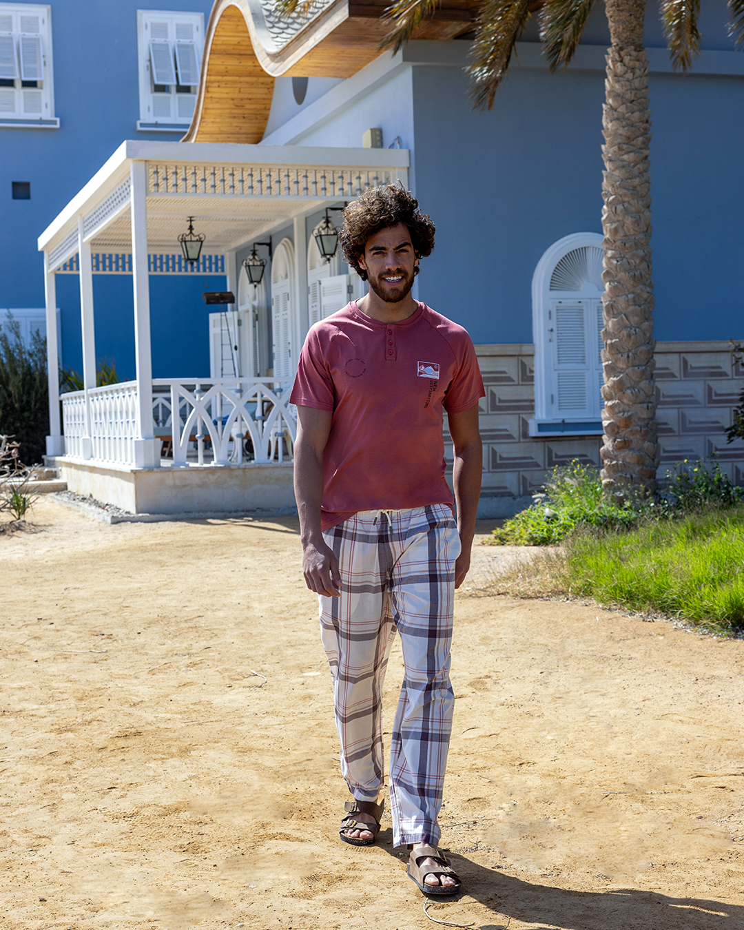 بيجاما نص كم و بنطلون نسيج بيج