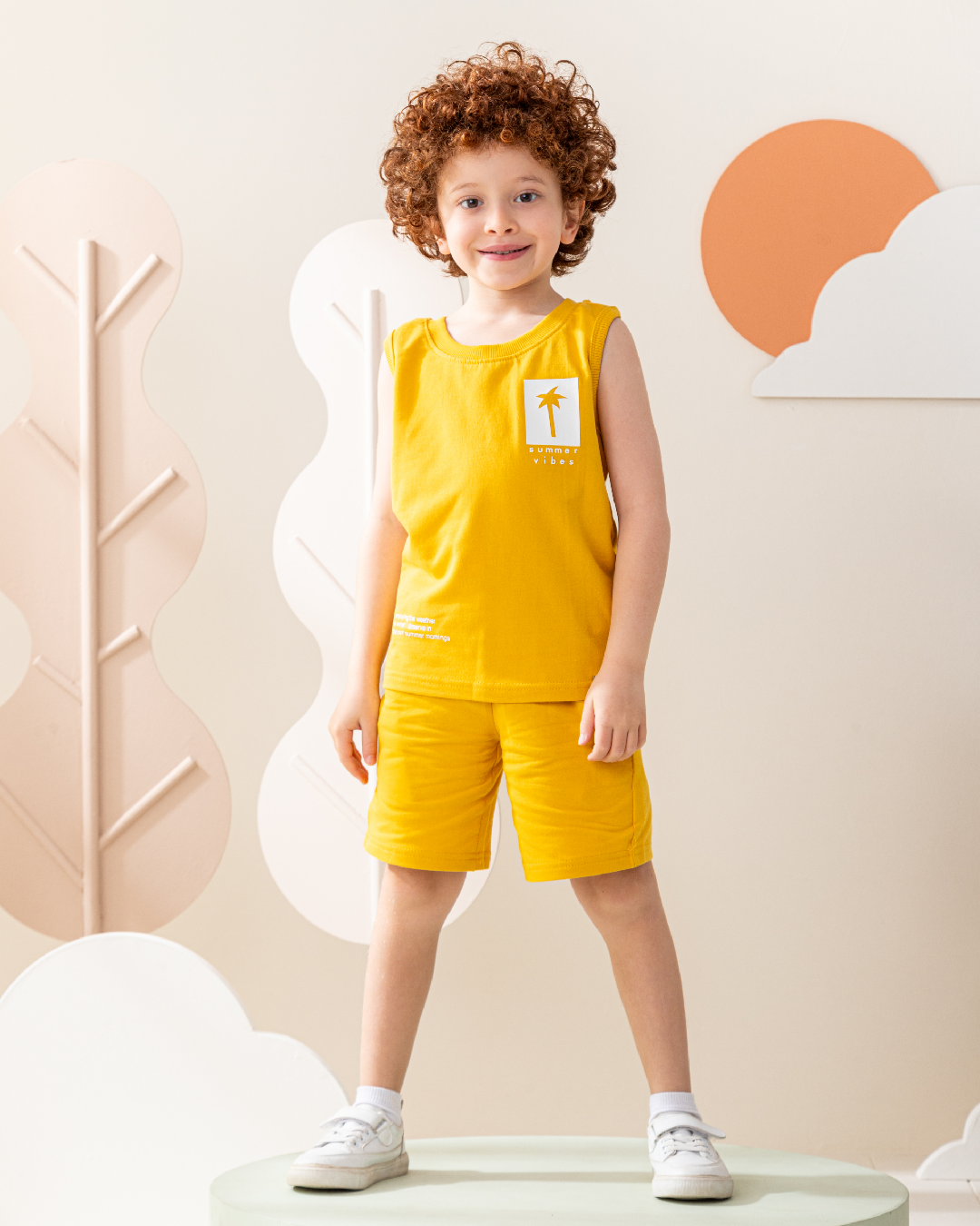 بيجاما كَت و شورت سمر ميلتون مع طباعه صغيره على الصدر