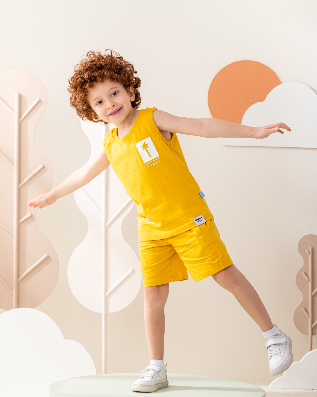 بيجاما كَت و شورت سمر ميلتون مع طباعه صغيره على الصدر