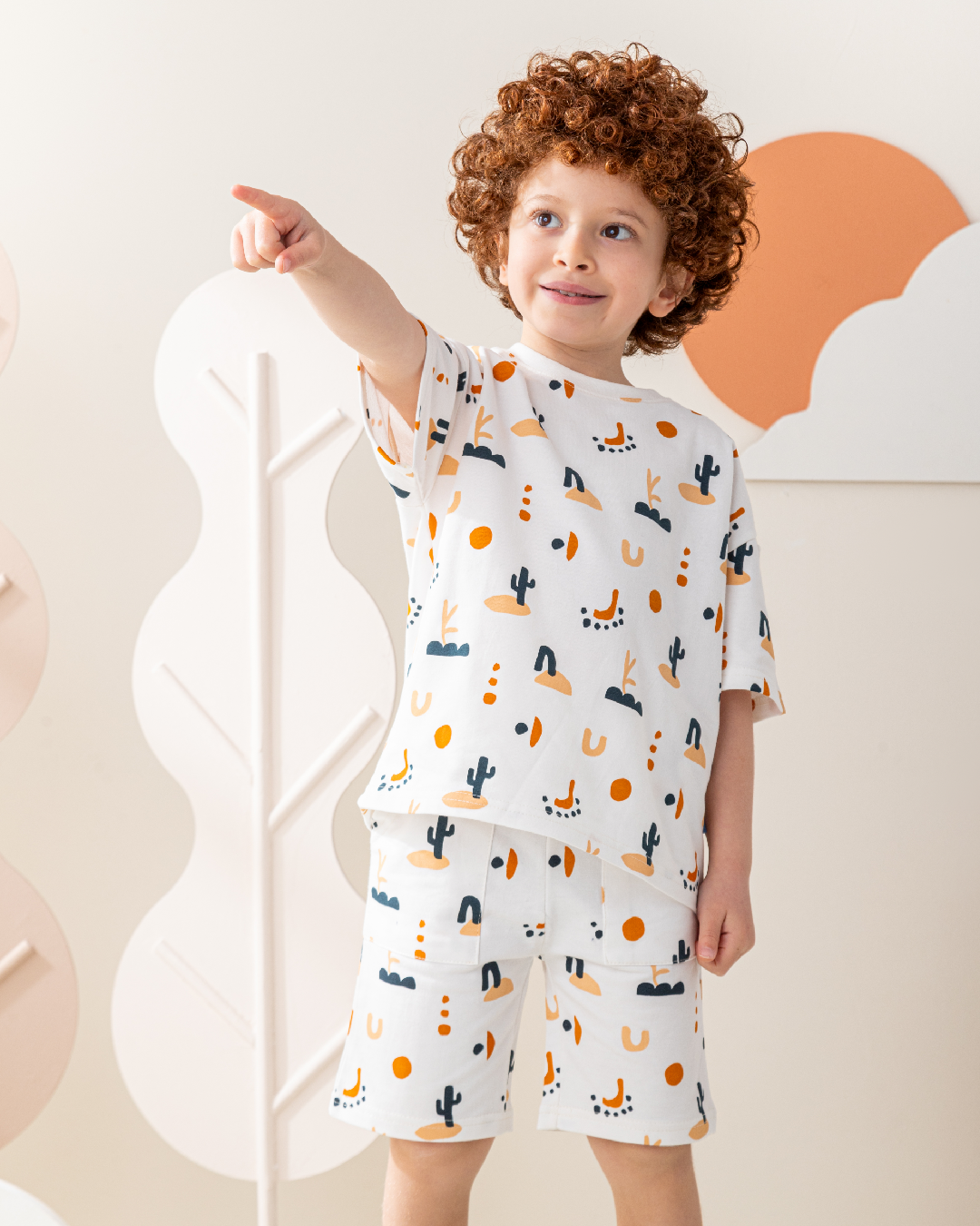 Abstract boy 'pajamas, half sleeves and shorts summer melton