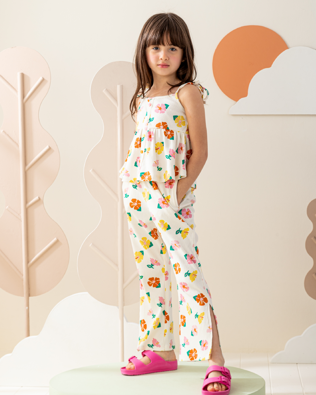 بيجاما توب حمالة و بنطلون طباعه ورود كبيره