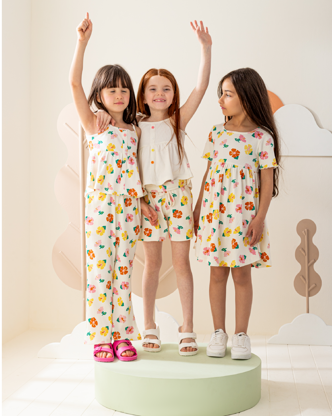 بيجاما توب حمالة و بنطلون طباعه ورود كبيره