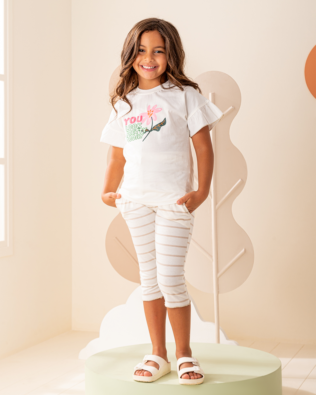 بيجاما نص كم رافل و بنتاكو قطن مع طباعه ورد على الصدر