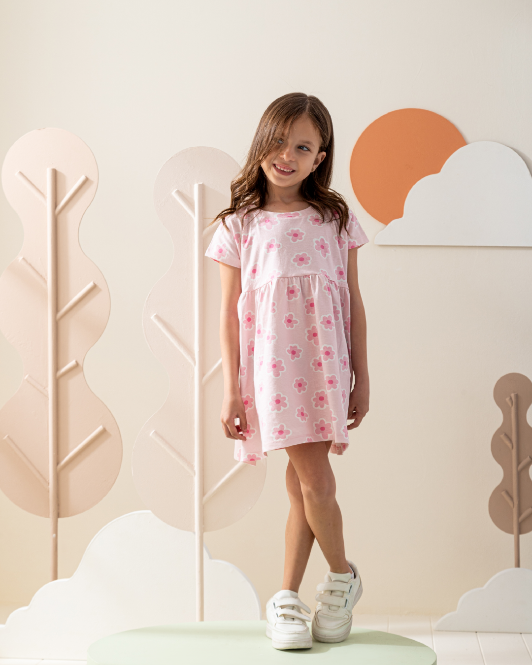 فستان كتف ساقط قطن ورود كبيره