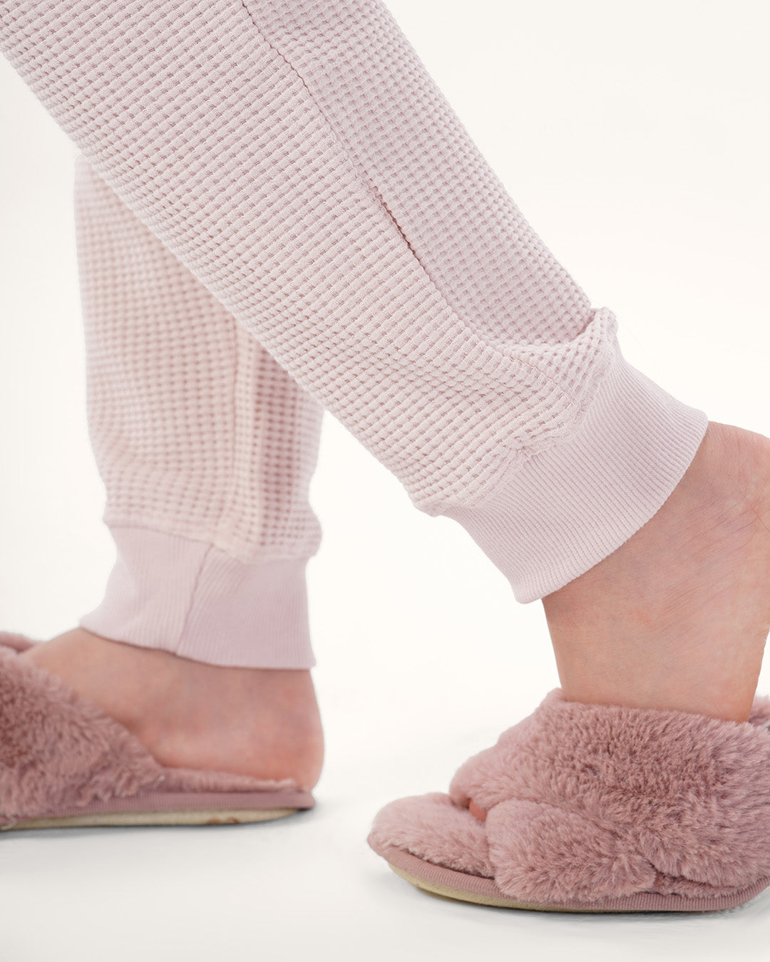 طقم بنطلون جاكارد وتوب كُم طويل قبل الشتاء