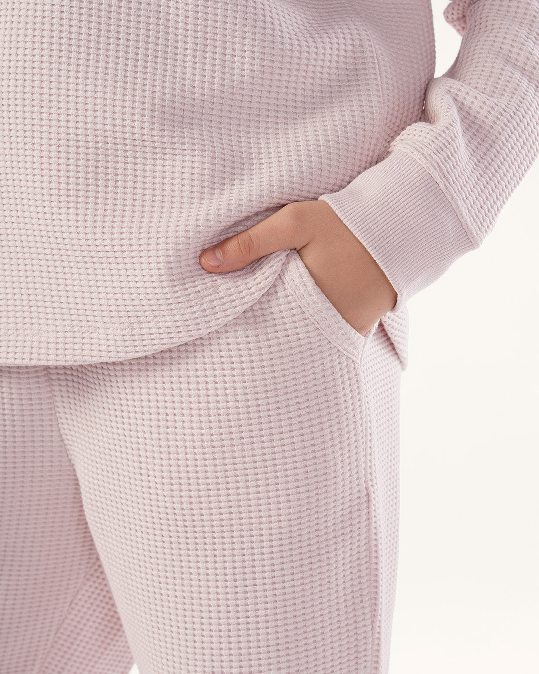 طقم بنطلون جاكارد وتوب كُم طويل قبل الشتاء