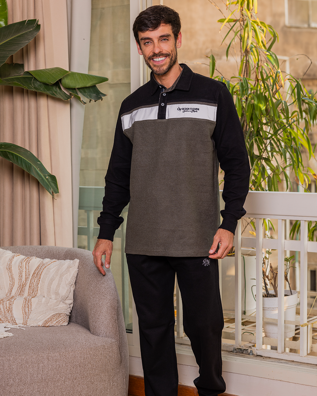 G/V design fashion men's pajamas with a collar and buttons on the chest and plain pants