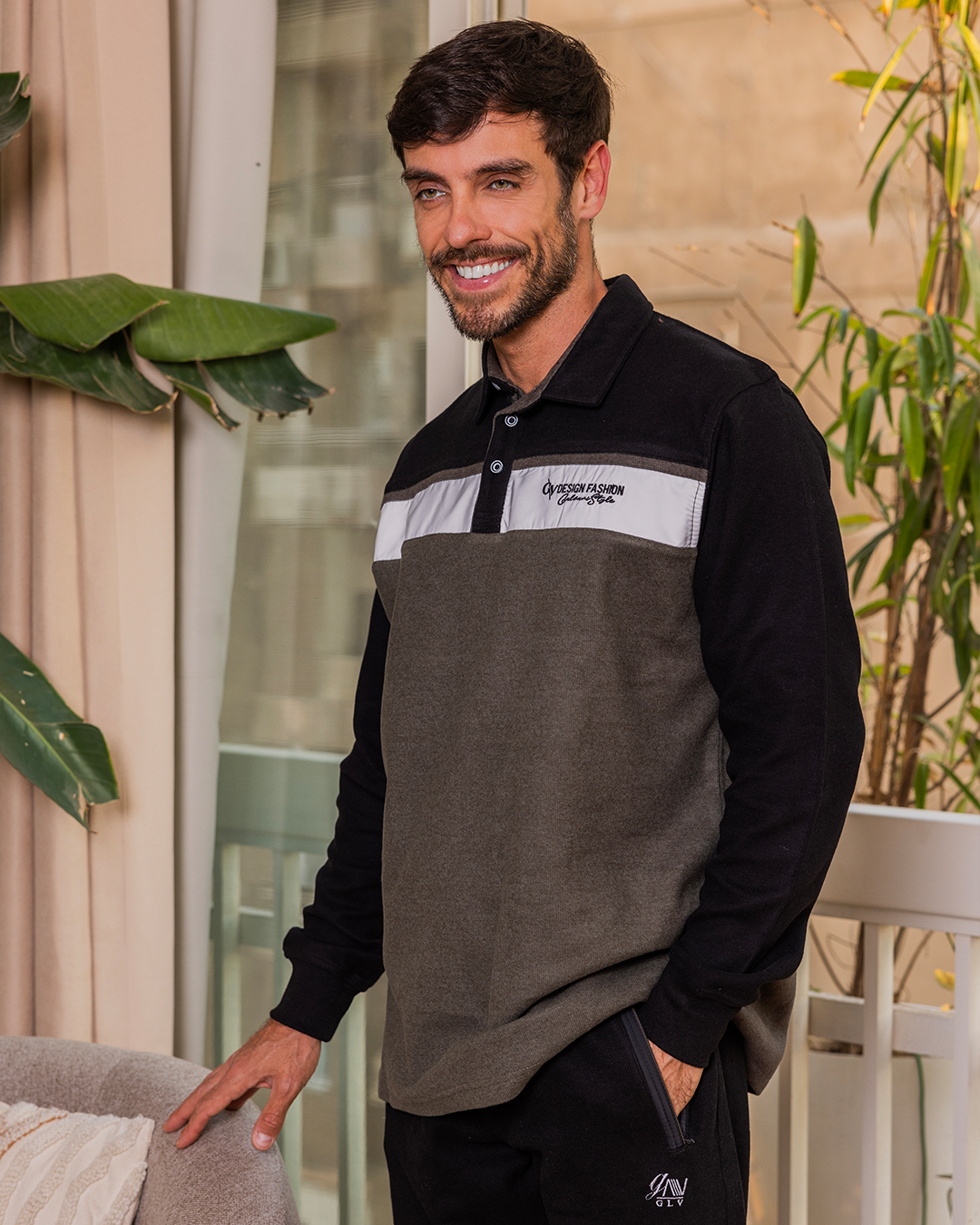 G/V design fashion men's pajamas with a collar and buttons on the chest and plain pants