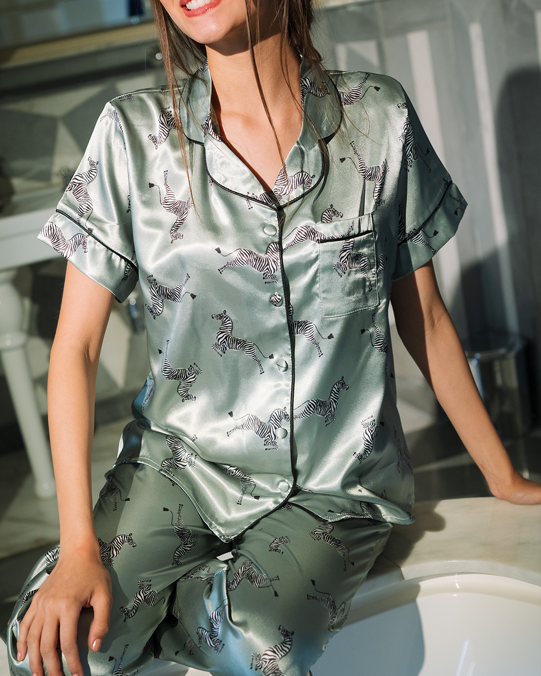 بيجاما بنطلون ساتان مطبوع بزراير