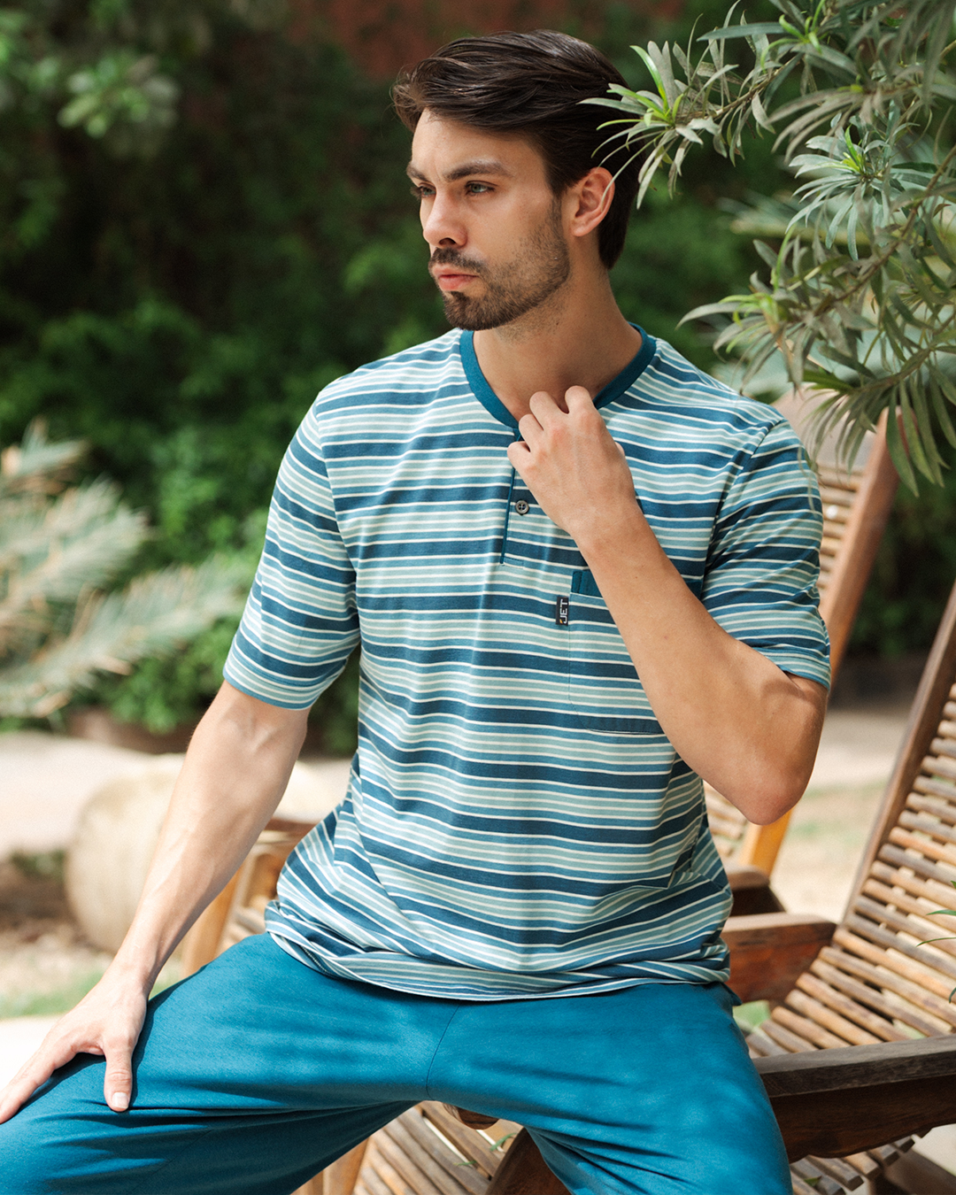 V بيجاما رجالى سترايبر نصف كم و بنطلون ساده