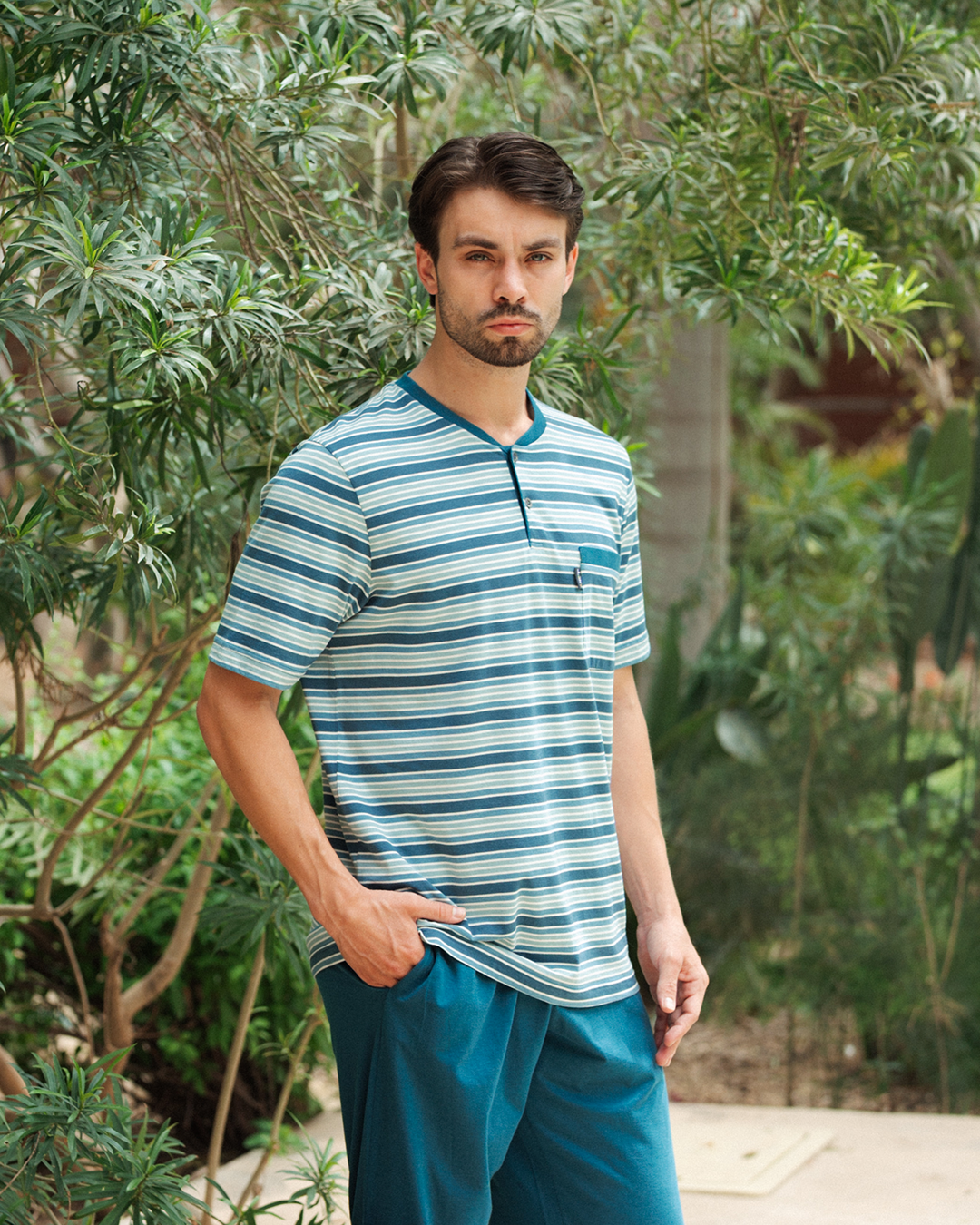 V بيجاما رجالى سترايبر نصف كم و بنطلون ساده