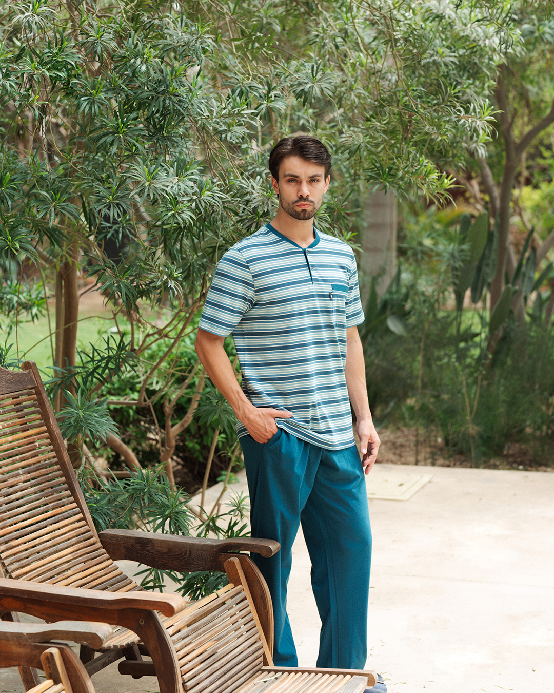 V بيجاما رجالى سترايبر نصف كم و بنطلون ساده