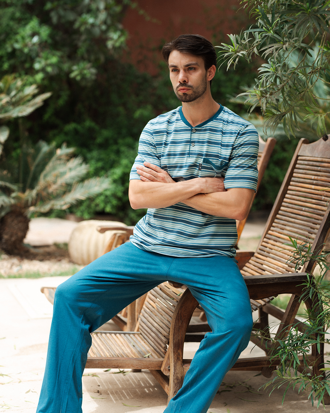 V بيجاما رجالى سترايبر نصف كم و بنطلون ساده