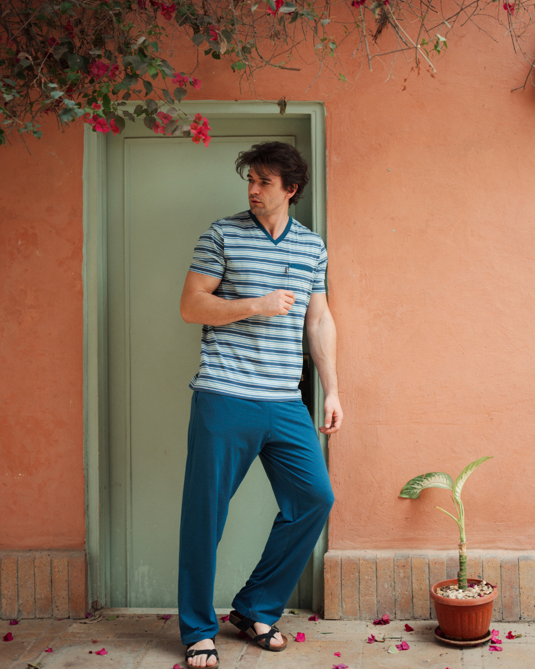 بيجاما رجالى سترايبر بزراير نصف كم و بنطلون ساده