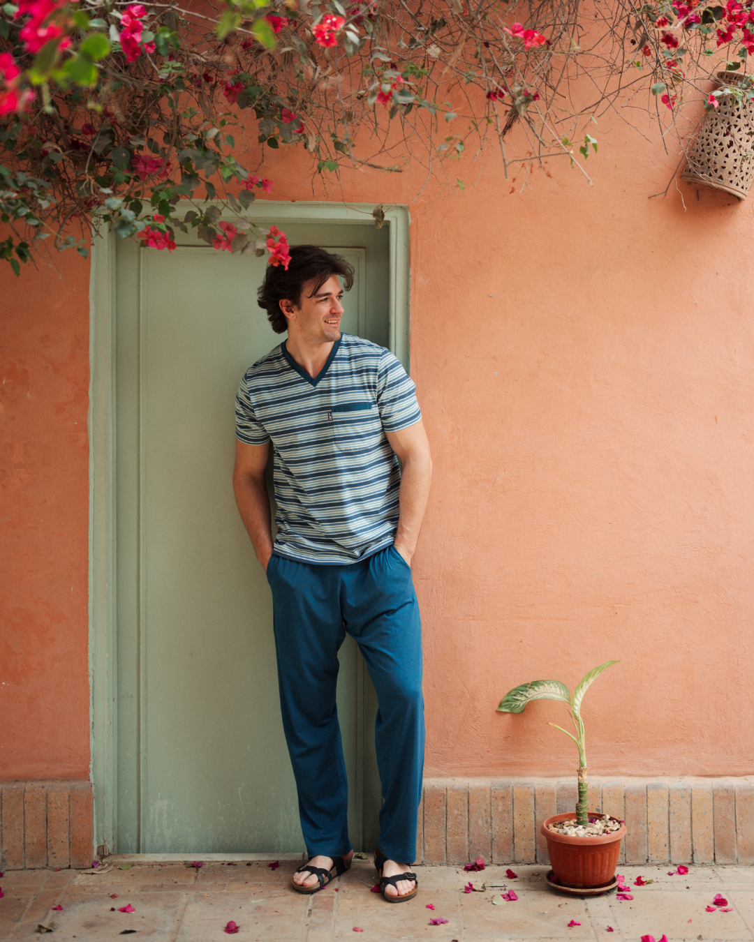 بيجاما رجالى سترايبر بزراير نصف كم و بنطلون ساده