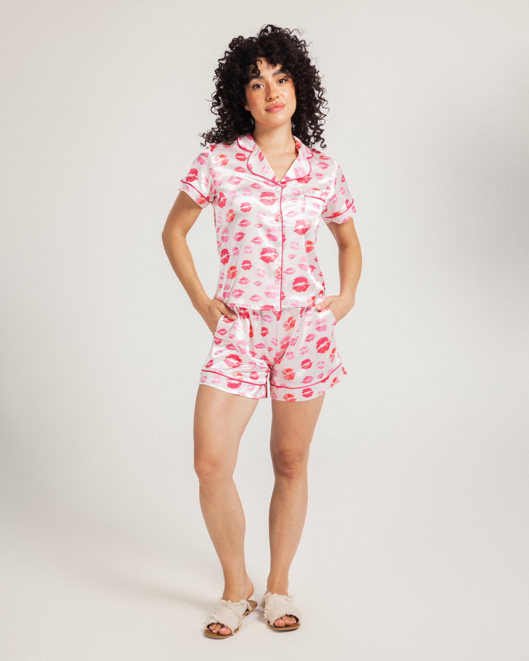 بيجاما شورت ساتان بزراير