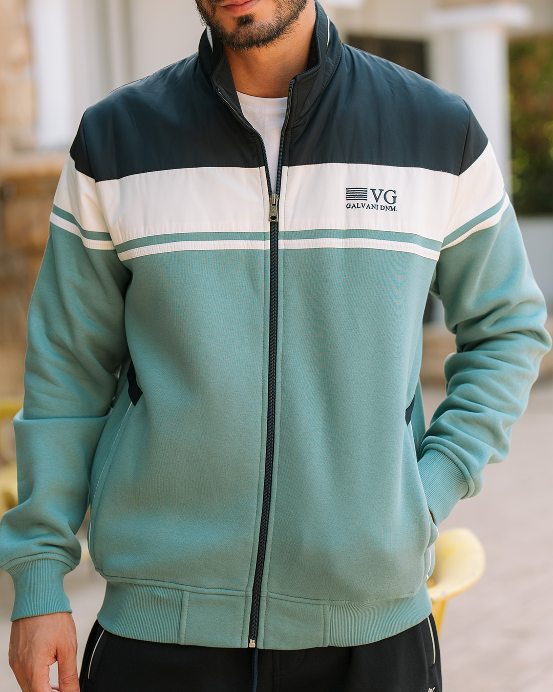 VG بيجامه رجالي ياقة وبسوسته مفتوح وبجيوب ساده