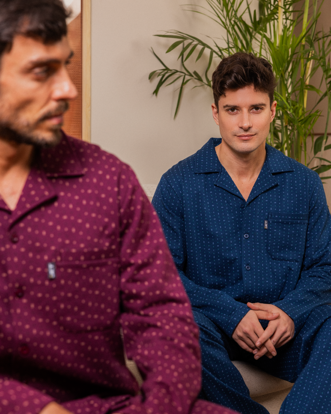 بيجامه رجالي كلاسيك مطبوع سمبوكسه مفتوح برزاير بكم طويل وجيب علي الصدر وبنطلون مطبوع