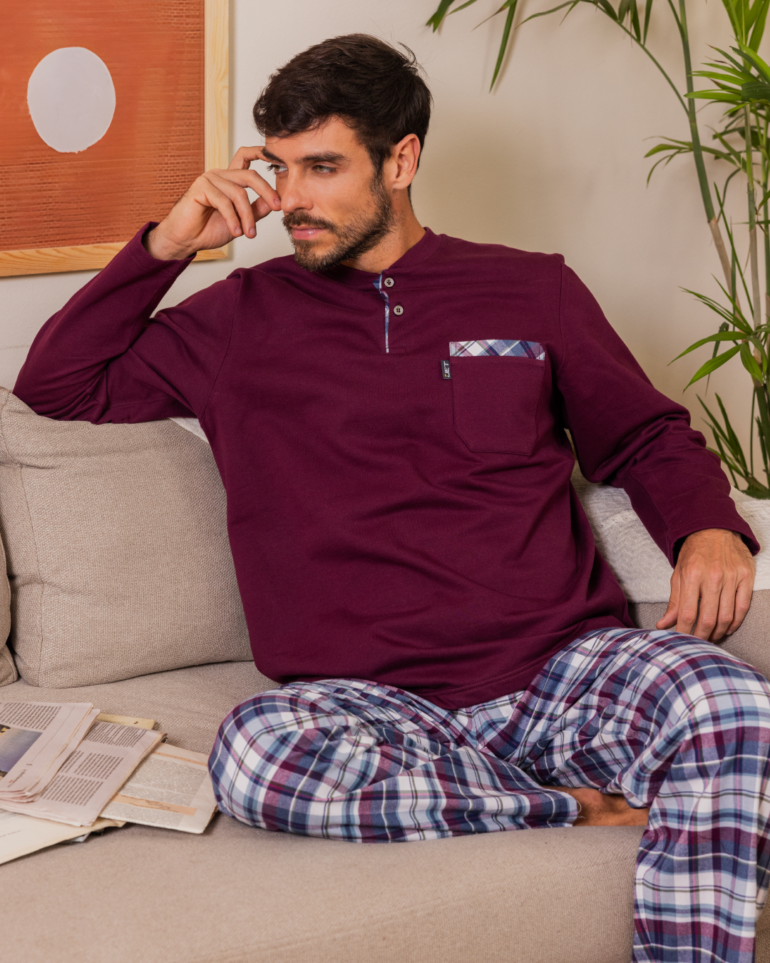 Men's pajamas, plain long-sleeved T-shirt with round neck, button-down collar, chest pocket and checkered pants