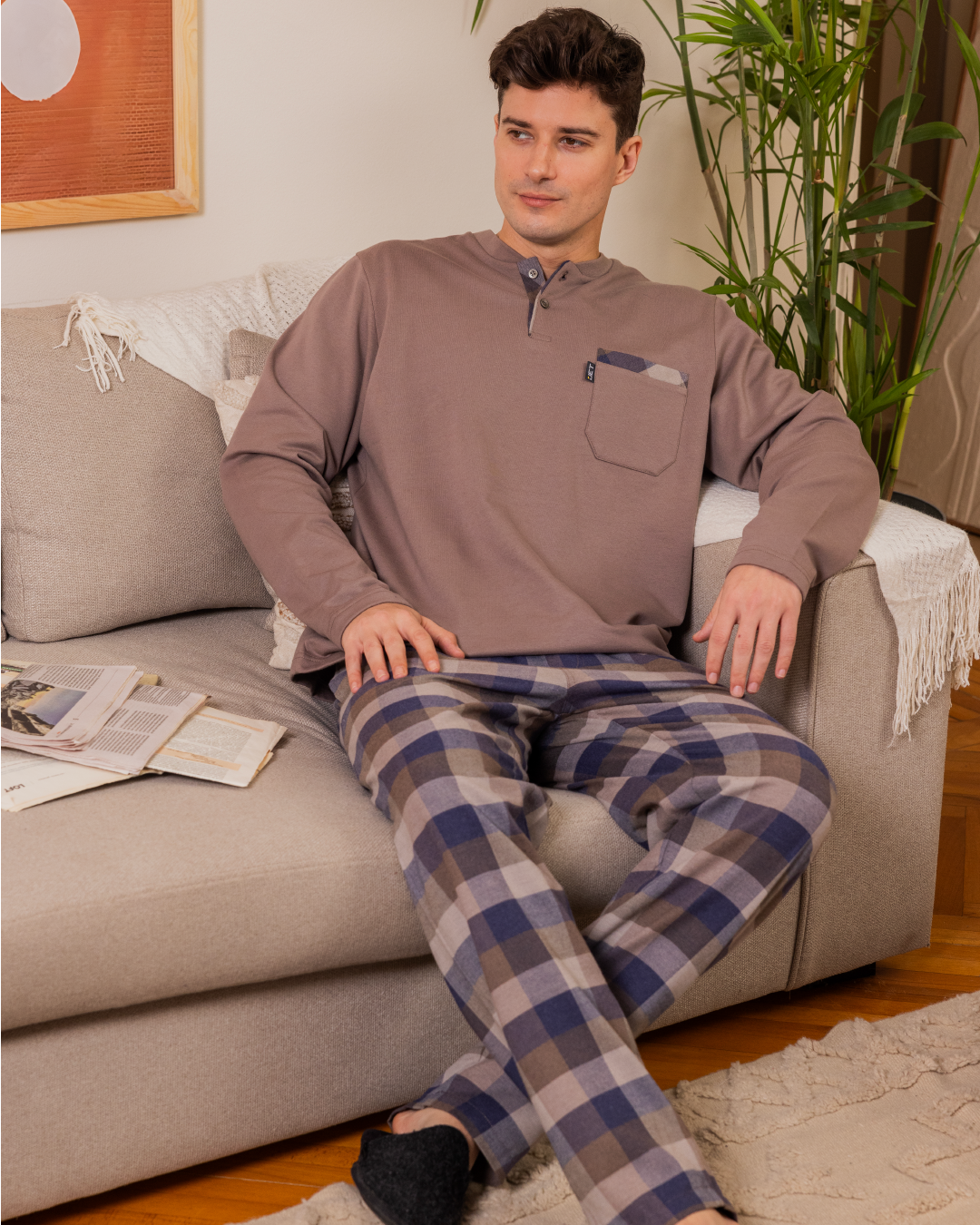 Men's pajamas, plain long-sleeved T-shirt with round neck, button-down collar, chest pocket and checkered pants
