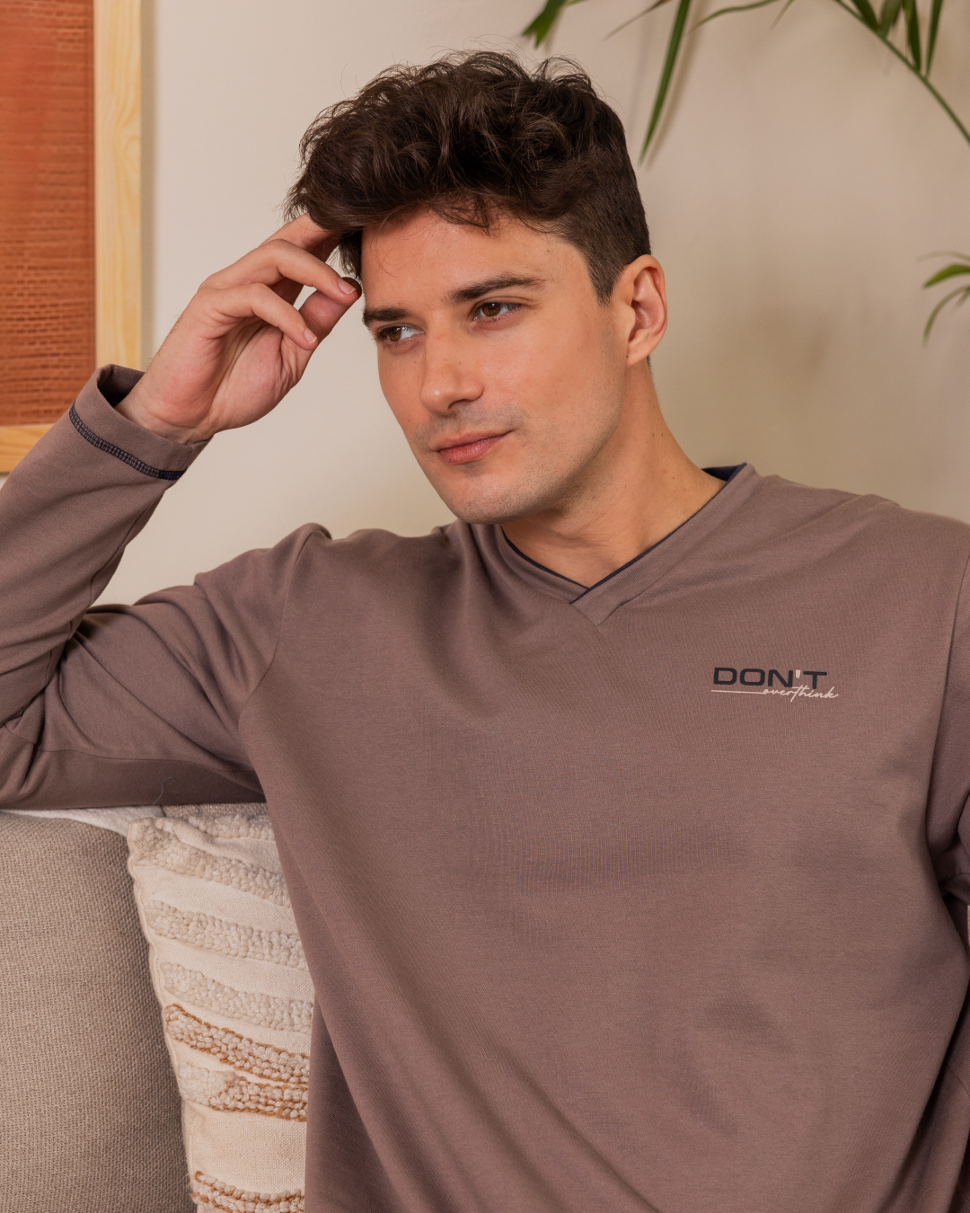 Chest pocket and V-neck check pants Men's pajamas Plain long-sleeved T-shirt with collar