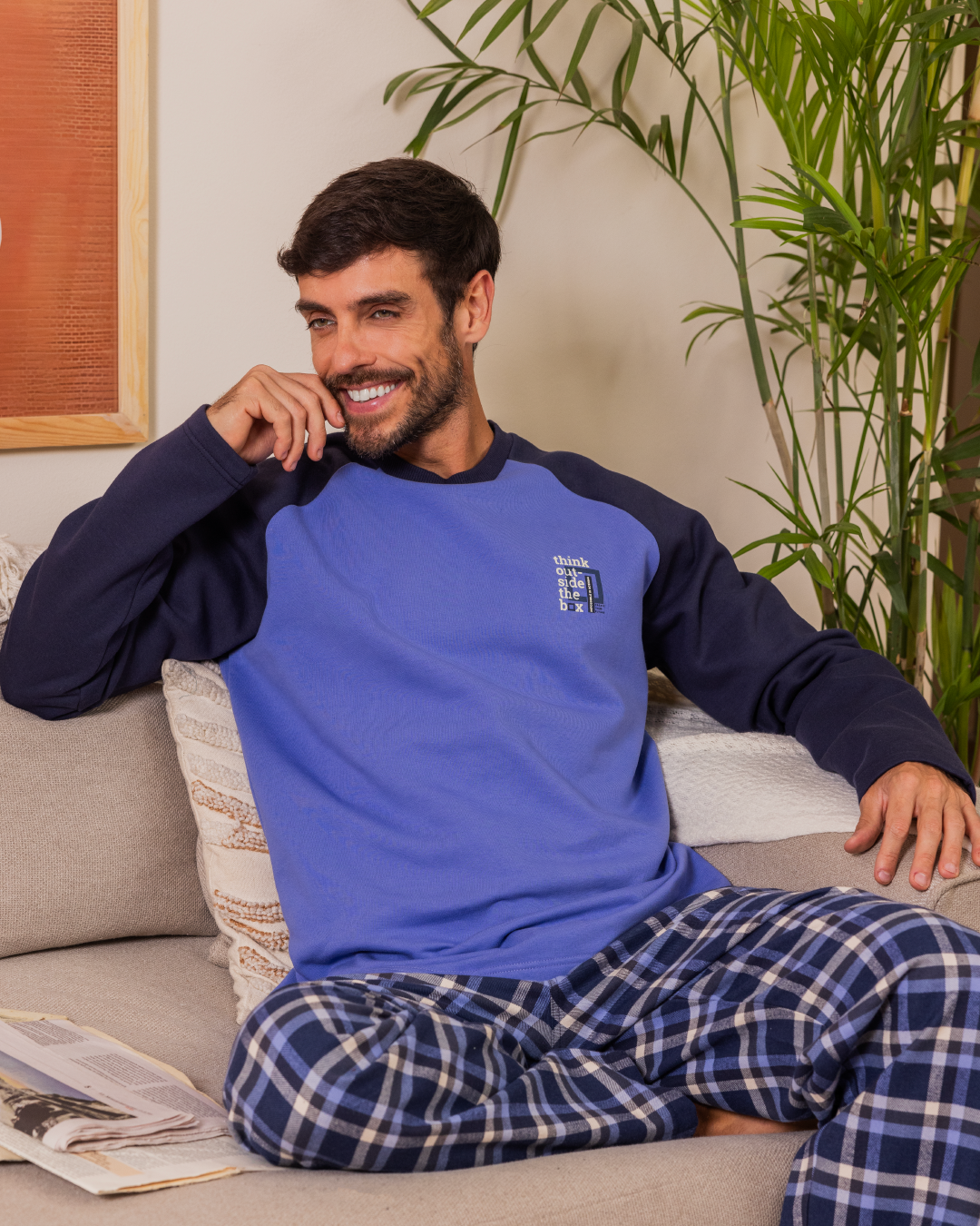 بيجامه رجالي تيشرت ساده بكم طويل راجلان برقبة رواند وبنطلون كاروه