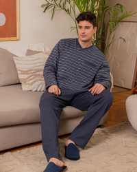 مرد بزراير وجيب علي الصدر وبنطلون ساده V بيجامه رجالي سترايبر تيشرت بكم مقلم برقبة